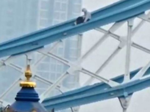 Londonun məşhur körpüsü bağlandı