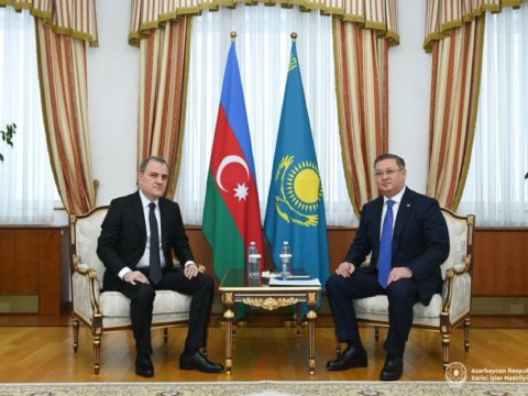 Ceyhun Bayramov qazaxıstanlı həmkarı ilə görüşüb