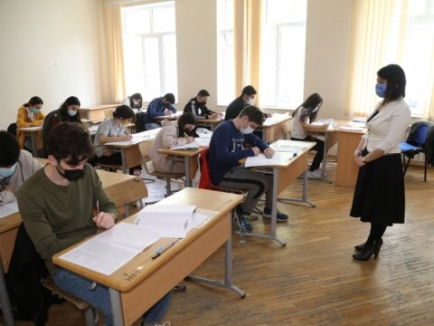 İmtahanda şagirdlərə kömək edən nəzarətçiləri hansı cəza gözləyir?