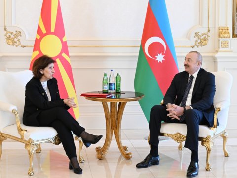 Prezidentlərin təkbətək görüşü başlayıb