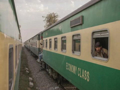 Pakistanda 450 nəfər girov GÖTÜRÜLDÜ