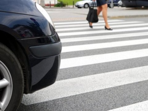 Qubada həkim avtomobillə müəllimi vurdu