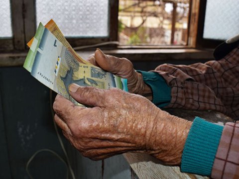 Azərbaycan əhalisinin 10.7 faizi PENSİYAÇIDIR
