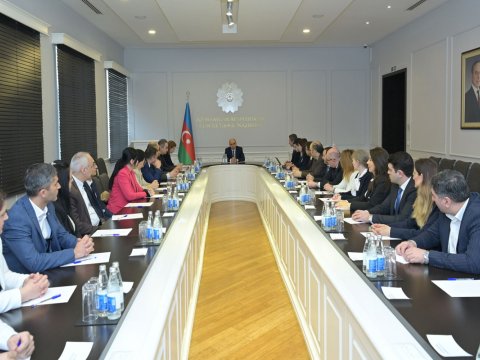 Emin Əmrullayev alimlərlə görüşdü - FOTO