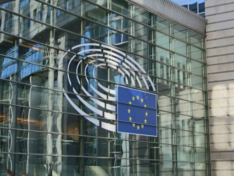 Çinin texnologiya nəhəngi avropalı deputatlara rüşvət veribmiş