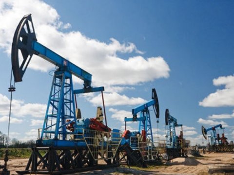 Neftimizin qiyməti azalmaqda davam edir