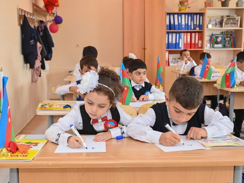 10 min şagird məktəbini dəyişdi