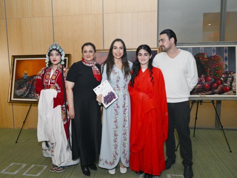 Leyla və Arzu Əliyevalar Çin dili təhsili alan tələbələrlə - FOTO