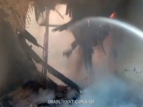 İçərisində 17 ədəd soyuducu olan mağaza YANDI