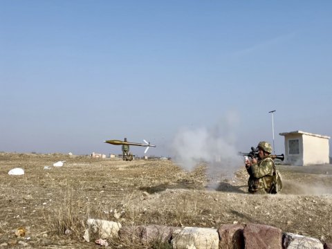 Ehtiyyatda olan hərbçilərin döyüş hazırlığı təkmilləşdirilir -&nbsp;VİDEO