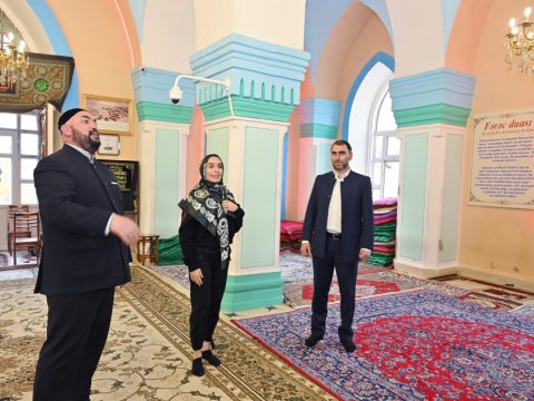 Leyla Əliyeva&nbsp;&ldquo;Səkinə xanım&rdquo; məscidində - FOTOLAR