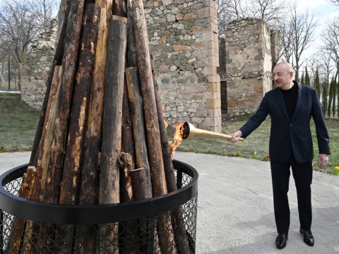 İlham Əliyev Ağdərədə&nbsp;Novruz tonqalını ALOVLANDIRDI