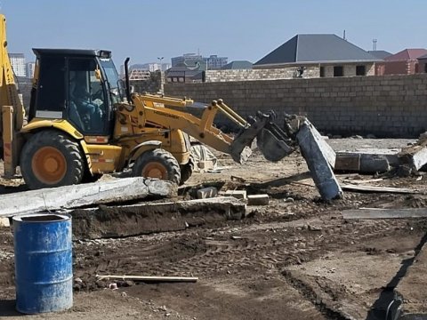 Sumqayıtda sənədsiz evlər söküldü