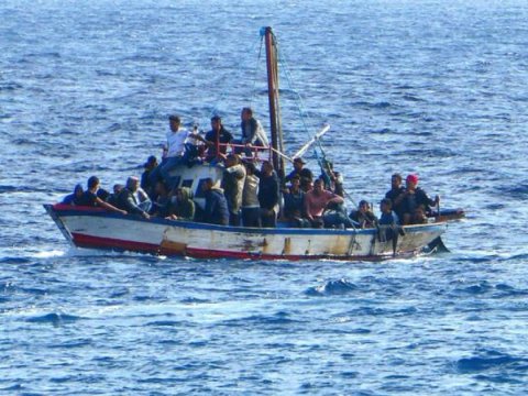 Miqrantları daşıyan qayıq batdı - Ölənlər var