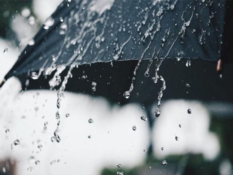 Küləkli və yağıntılı hava: bu rayonlara qar yağıb