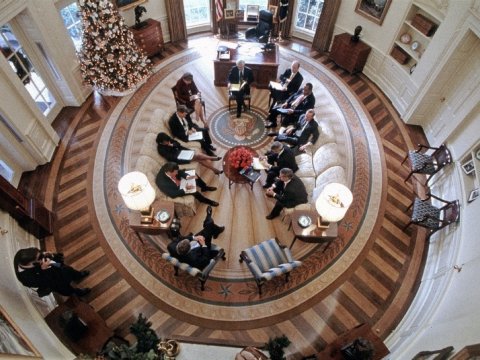 Trampın oval kabineti: “...qırmızı düyməni bassam, dünyanın sonu gələcək” - FOTOLAR