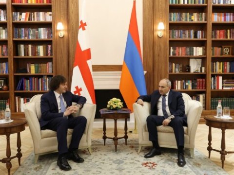 Kobaxidze Paşinyanla görüşdü