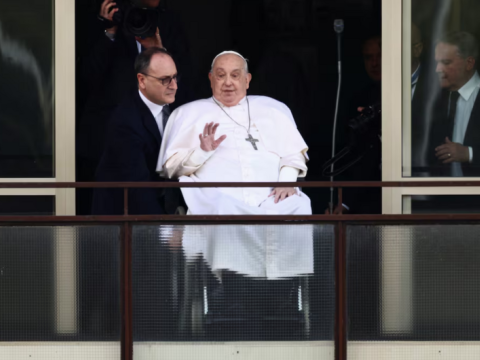 Papa beş həftə sonra yenidən ictimaiyyət qarşısında