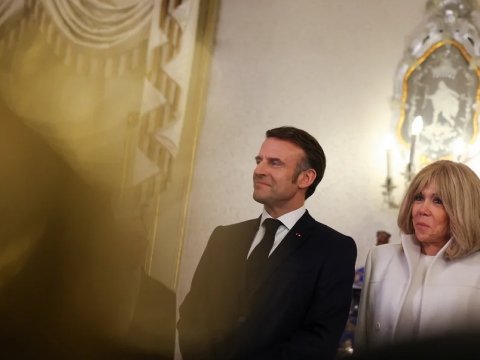 Makronun arvadının kişi olduğunu deyən jurnalist ədalət AXTARIR