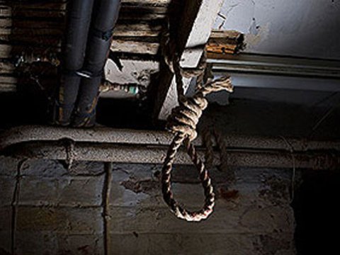 Naxçıvanda ər arvadını tavandan asaraq öldürdü