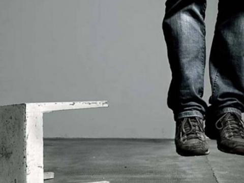 32 yaşlı kişi özünü asaraq öldürdü