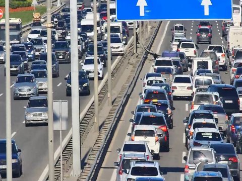 Aeroport yolunda qəza tıxaca səbəb oldu