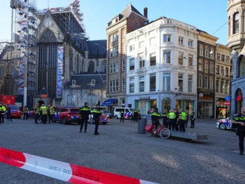 Amsterdamın mərkəzində 5 nəfər bıçaqlandı