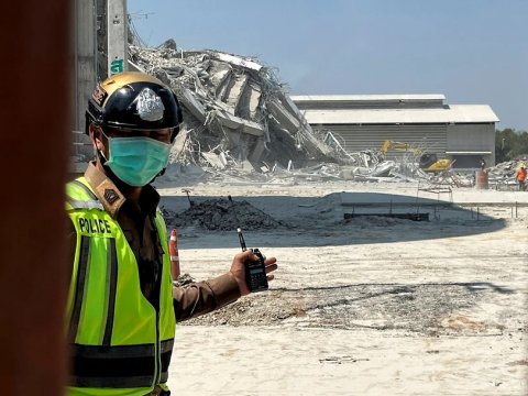 Zəlzələdən sonra məscid uçdu - 10 nəfər ÖLDÜ