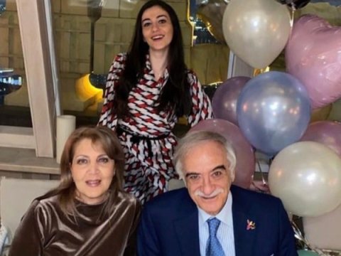 Polad Bülbüloğlu xanımı və qızı ilə birgə - FOTO