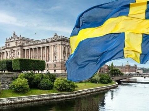 Məscidə &ldquo;Molotov kokteyli&rdquo; atdılar