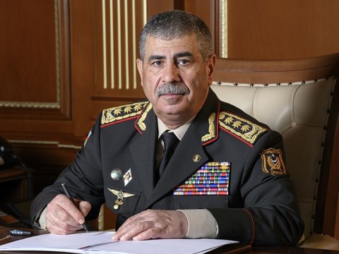 Zakir Həsənov hərbçiləri təbrik etdi