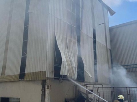 İzmirdə fabrikdə partlayış - Ölən var