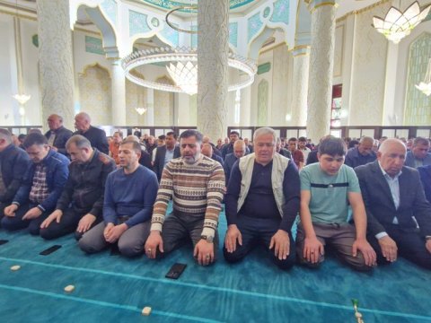 Naxçıvan&nbsp;məscidlərində bayram namazı - FOTOLAR