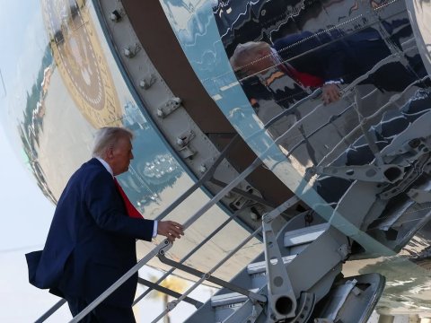 Tramp ilk xarici səfərini bu ölkəyə etmək istəyir