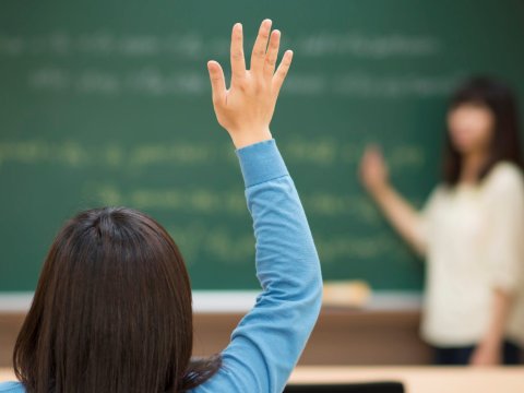 Summativləri pulla başqalarına hazırladan müəllimlər var: "Ayıbdır"