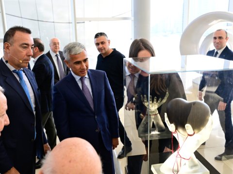  "Qəlbim sənindir” nadir incəsənət kompozisiyası - FOTOLAR