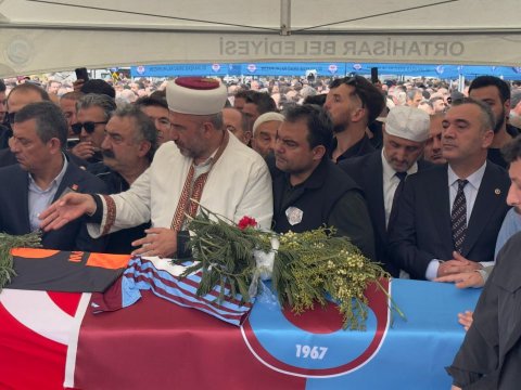 Volkan Konak qoz ağacının altında dəfn edilib