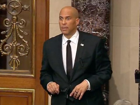 Senator rekorda imza atdı: Trampa qarşı 25 saat 4 dəqiqəlik ÇIXIŞ