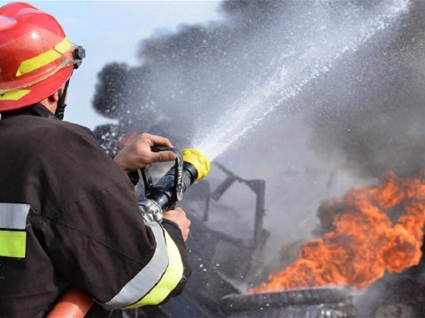 Sumqayıtda şüşə məmulatları sexi yandı - VİDEO