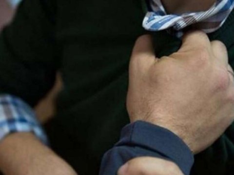 Vəzifəsini dəyişdirmək istəyən rəislə dalaşdı, həbs edildi