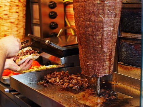 Türkiyədə 300 nəfər dönərdən zəhərləndi