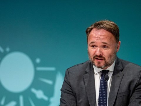 Komissar Bakıya gəlir