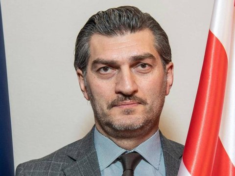 İlk dəfə Azərbaycana gəlir