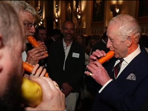 Kral yerkökü ilə musiqi ifa etdi - VİDEO