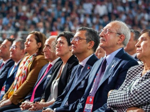 Bir tərəfdə CHP qurultayı, bir tərəfdə nikah mərasimi...