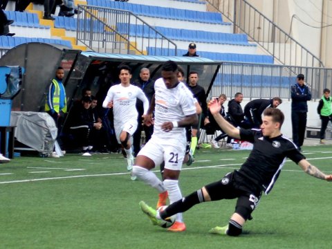 İlk oyun qolsuz başa çatdı