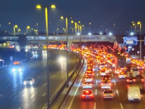 Aeroport yolunda qəza - Sıxlıq YARANDI