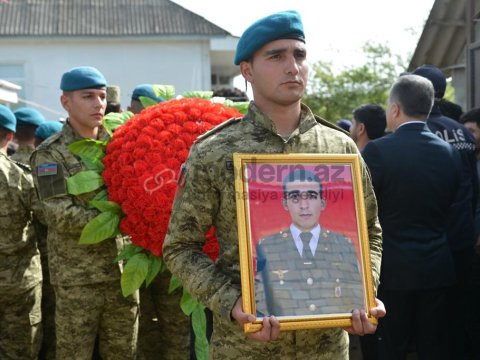 Şəhid hərbçimizin dəfnindən FOTOLAR
