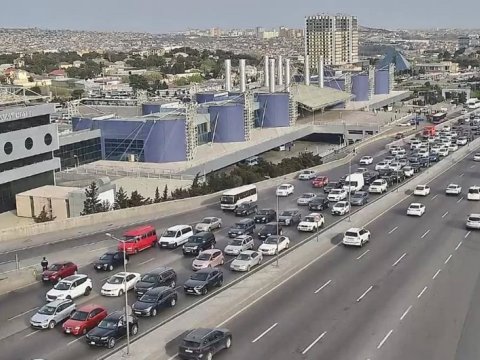 13 yolda tıxac var - SİYAHI