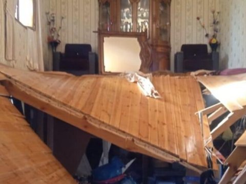 Yas mərasimində evin eyvanı uçdu - 8 nəfər YARALANDI